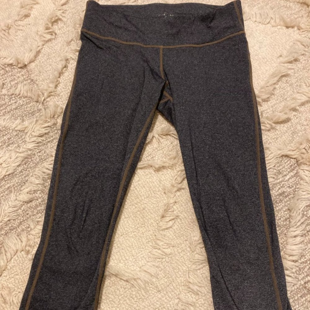 Small prAna 3/4 length yoga tights